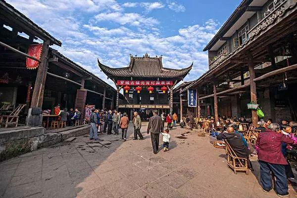 西藏大学校园内有哪些地标性建筑？